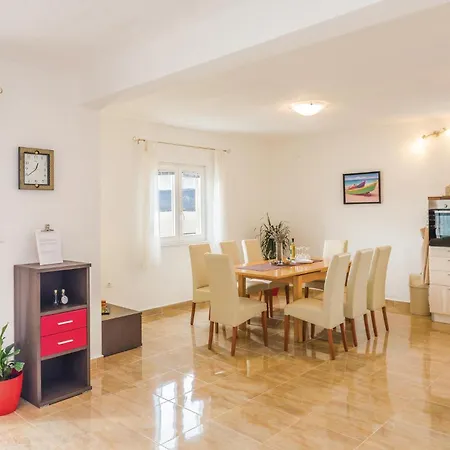 Lovely In Komarna With House Sea View Appartamento Klek