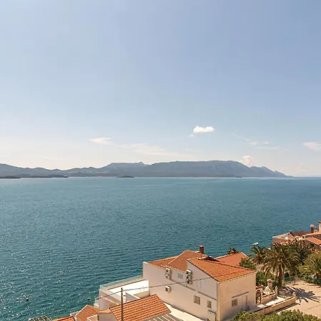 Three-bedroom In Komarna * 科马尔纳