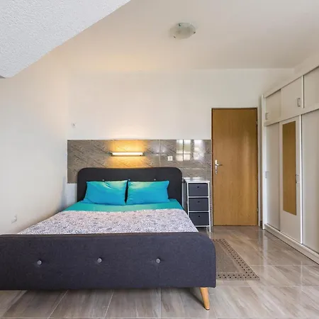 Three-bedroom In Komarna