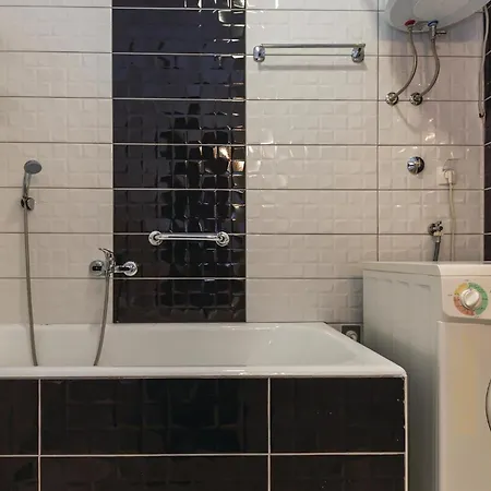 Three-bedroom In Komarna 公寓