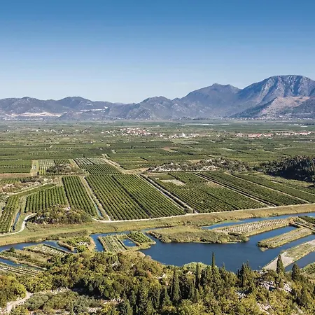 Three-bedroom In Komarna * 科马尔纳