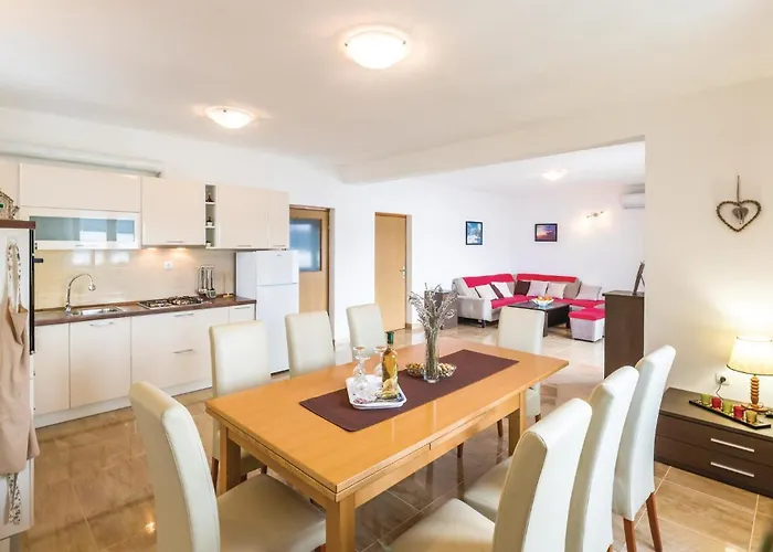 Three-bedroom In * קומרנה