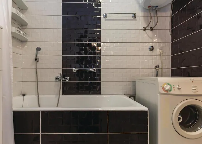 Three-bedroom In דירה