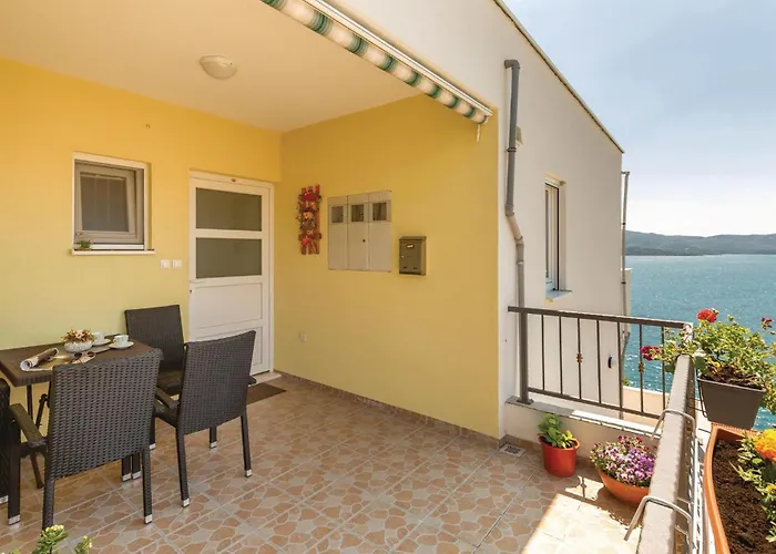 Three-bedroom In קומרנה