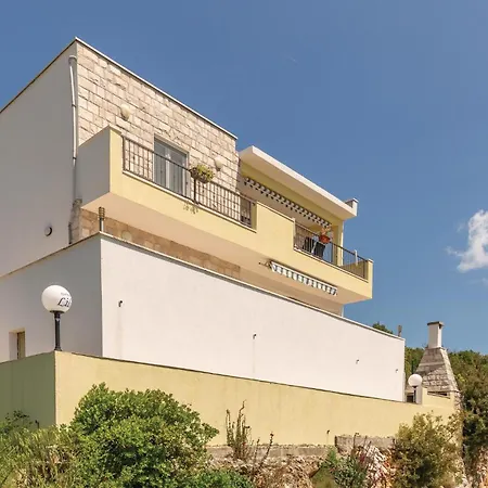 Three-bedroom In Komarna Komarna