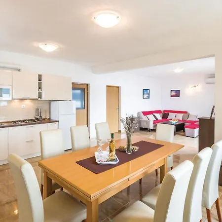 Three-bedroom In Komarna * Komarna