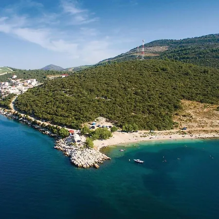 Three-bedroom In Komarna