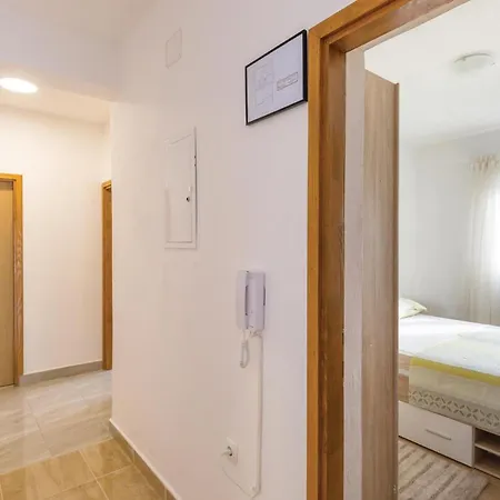 Lovely In Komarna With House Sea View Клек