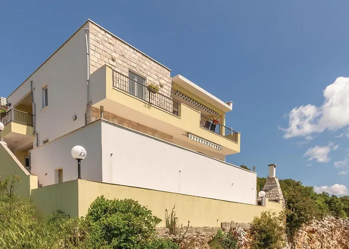 Three-bedroom In كومارنا